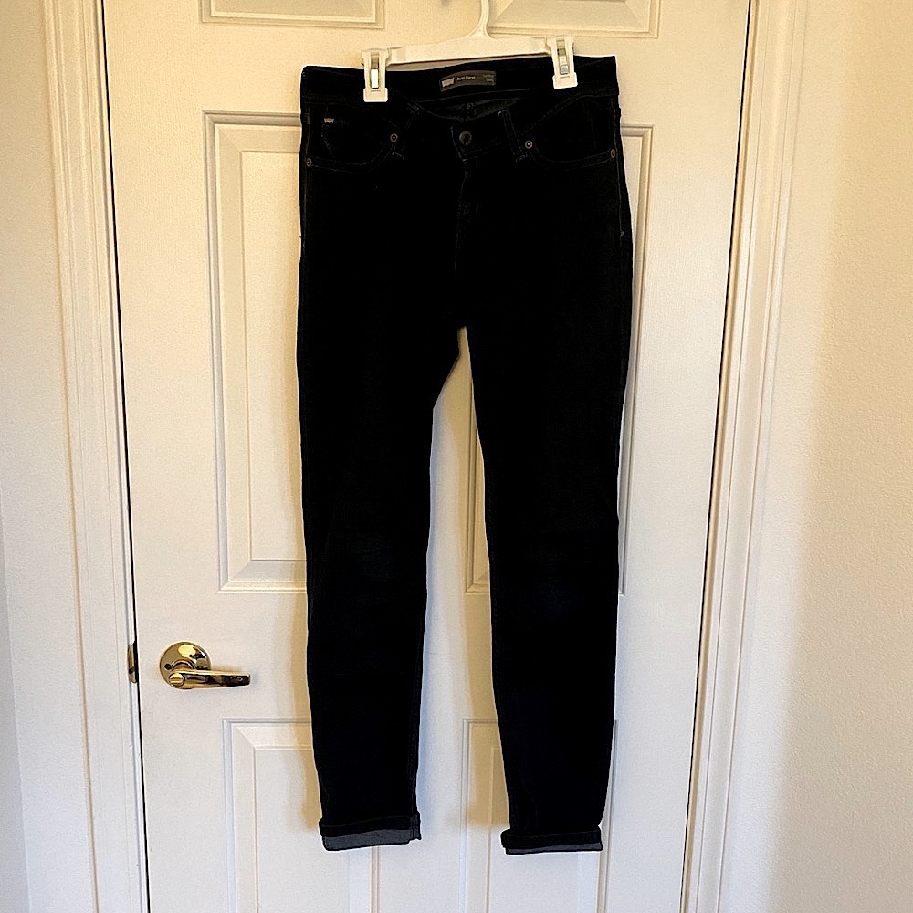 Levi’s Bold Curve low rise black jeans